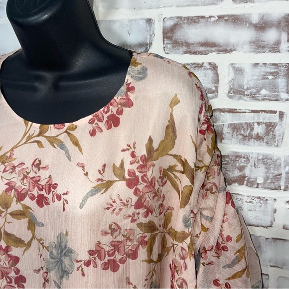 Vince Camuto Cream and Gold Floral 3/4 Sleeve Blouse - Picture 1 of 5